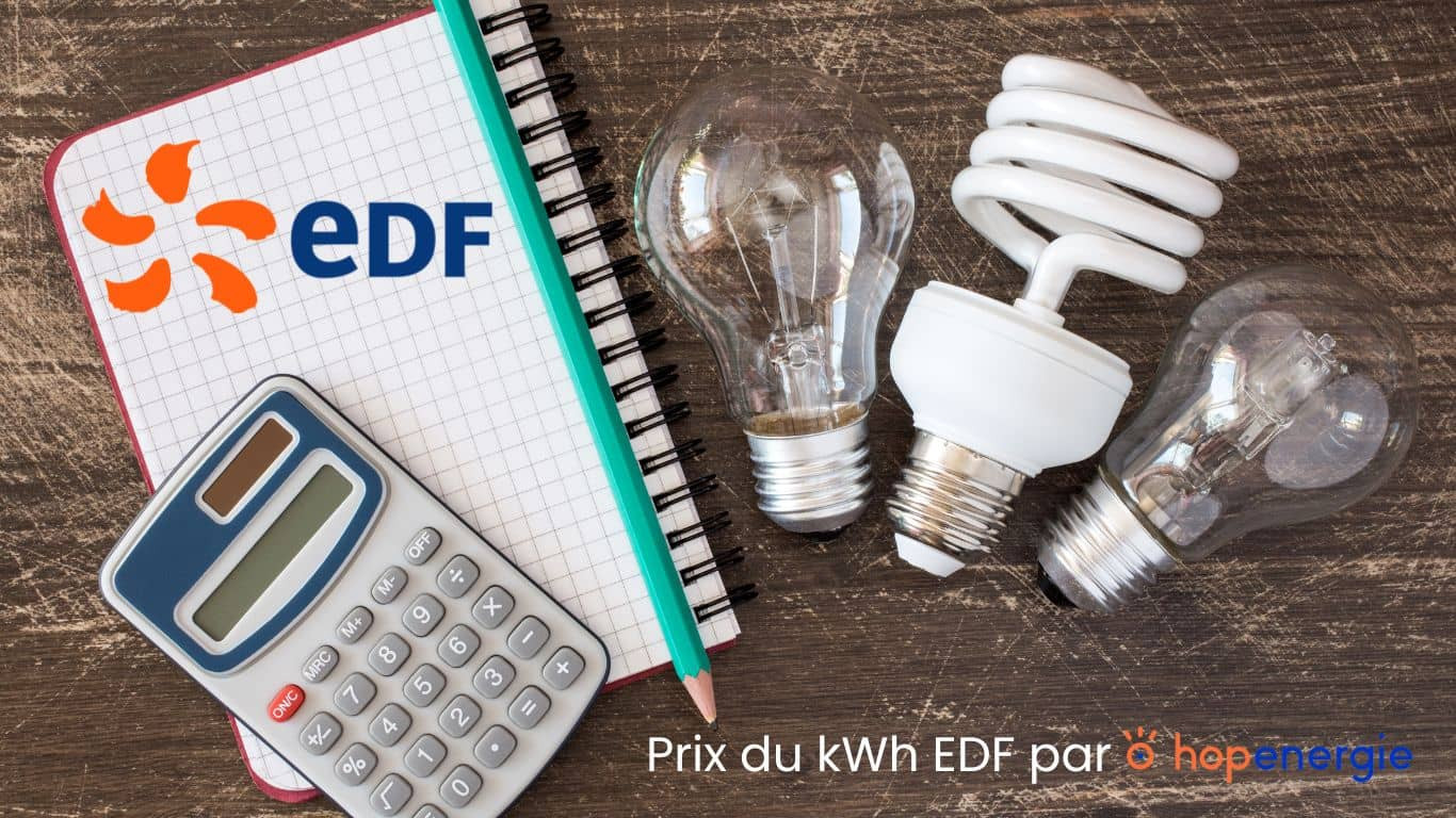 un stylo sur un bloc notes sur lequel se trouve le logo EDF avec une calculatrice et des ampoules